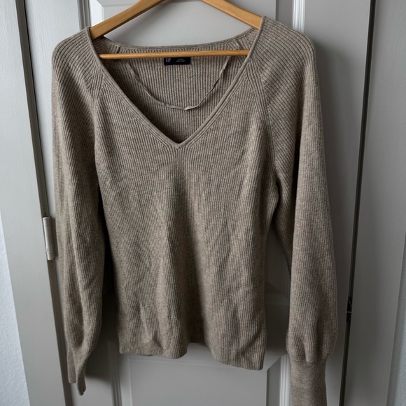 GAP Soft Wool Blend Rib V-Neck Sweater In Beige Size Large - Picture 5 of 9